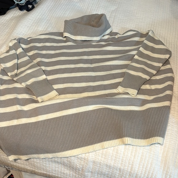 Loft turtle neck sweater - Picture 2 of 9